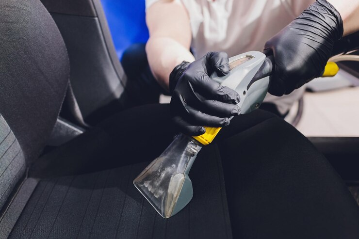 Como fazer uma limpeza a seco no banco do carro? - Fonte: Freepik